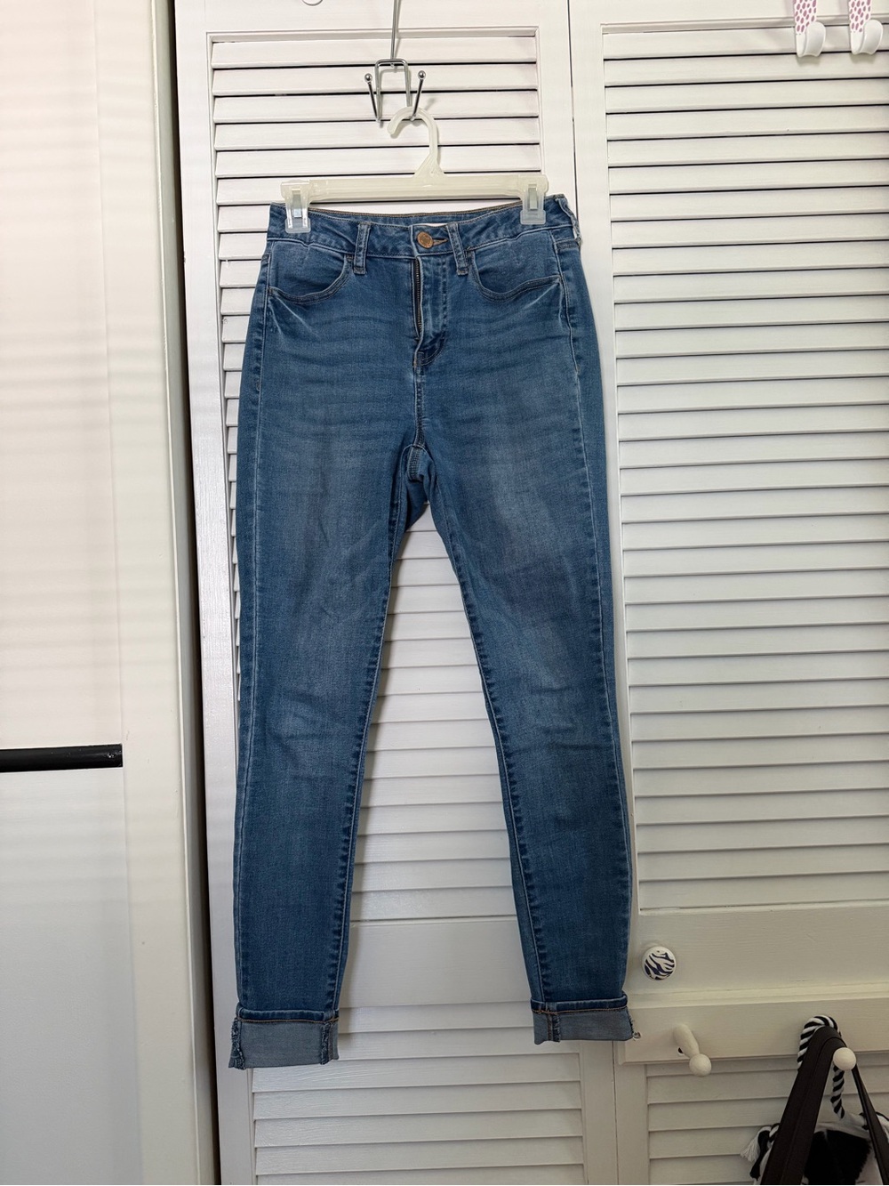 SO Women’s high rise jegging in Medium Blue Wash